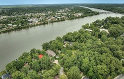975 Rue Riverview, Otterburn Park, QC J3H 1Z2