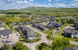 171 Rue de l'Aigle, Bromont, QC J2L 0S8
