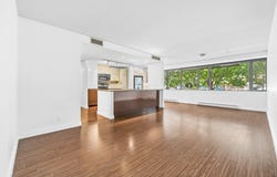 4850 Ch. de la Côte-St-Luc 17, Montréal (Côte-des-Neiges/Notre-Dame-de-Grâce), QC H3W 2G9