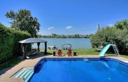 1011 Rue Riverview, Otterburn Park, QC J3H 1Z2