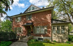 319 Av. Monmouth, Mont-Royal, QC H3P 2B3
