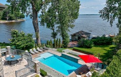12 Av. Stewart, Pointe-Claire, QC H9S 5T5