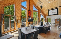 142 142A Rue des Mélèzes, Bromont, QC J2L 1T6