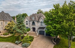 8 Rue de Rochefort, Blainville, QC J7B 6B6