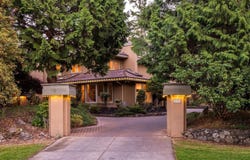 2895 Lansdowne Rd, Oak Bay, BC V8R 3P8