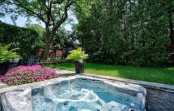 121 Av. Berkley, Saint-Lambert, QC J4P 3C9