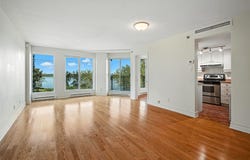 8200 Boul. St-Laurent 503, Brossard, QC J4X 2X6