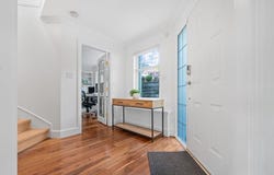 1075 Adderley Street, North Vancouver, BC V7L 1T4