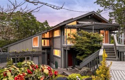 3250 Norfolk Rd, Oak Bay, BC V8R 6H4