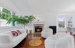 1075 Adderley Street, North Vancouver, BC V7L 1T4