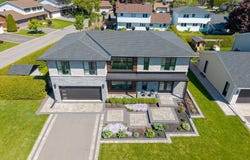 8 Roselawn Court, South of Baseline to Knoxdale, ON K2G 4J2