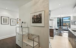2 Rue Westmount-Square 302, Westmount, QC H3Z 2S5