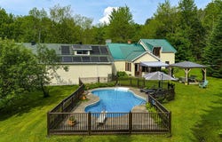 262 1er Rang, Saint-Étienne-de-Bolton, QC J0E 2E0