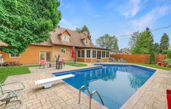 346 Rue Savoy, Mont-Saint-Hilaire, QC J3H 4V7