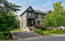 4820 Rue de Kensington, Longueuil (Saint-Hubert), QC J3Y 2W4