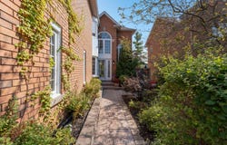 19 Grand Forest Drive, Barrie, ON L4N 7E7