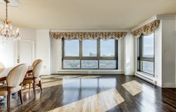 4175 Rue Ste-Catherine O. 1206, Westmount, QC H3Z 3C9