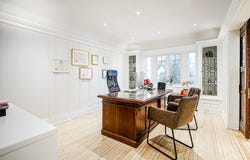 4565 Rue Sherbrooke O. B, Westmount, QC H3Z 1E9