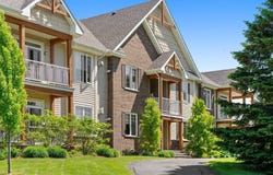 1000 Rue du Violoneux 002, Bromont, QC J2L 0G8