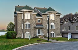 261 Rue Marineau 302, Laval (Sainte-Dorothée), QC H7X 4C8