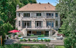 12 Av. Stewart, Pointe-Claire, QC H9S 5T5