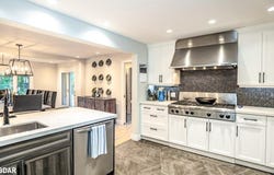 112 Lakeshore Road W, Oro-Medonte, ON L0L 2E0