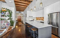 215 Boul. St-Laurent 35, Montréal (Ville-Marie), QC H2Y 3T9