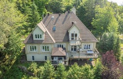 155 Rue Barnes, Mont-Tremblant, QC J8E 1G6