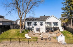 26 Grande Côte E., Lanoraie, QC J0K 1E0