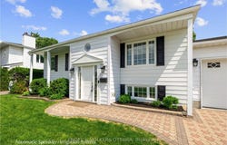 20 Assiniboine Drive, Cityview - Parkwoods Hills - Rideau Shore, ON K2E 5R7