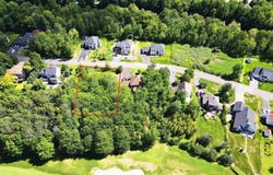 372 Rue de la Couronne, Bromont, QC J2L 2S2