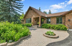 102 Delaney Drive, Carp - Huntley Ward, ON K0A 1L0