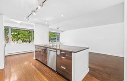4850 Ch. de la Côte-St-Luc 17, Montréal (Côte-des-Neiges/Notre-Dame-de-Grâce), QC H3W 2G9