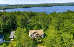 48 Rue Montagne, Lac-Brome, QC J0E 1V0