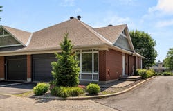 120 Manorhill Private, Alta Vista and Area, ON K1H 2J4