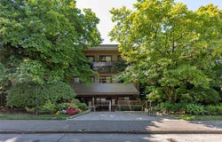 2416 W 3rd Avenue 307, Vancouver, BC V6K 1L8