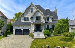 22 Rue de l'Estoril, Candiac, QC J5R 6J9