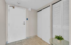 285 Rue Laurier 2101, Gatineau (Hull), QC J8X 3W9