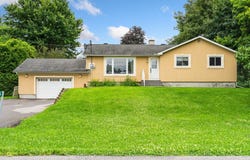 5 Murphy Court, Kanata, ON K2W 1B7