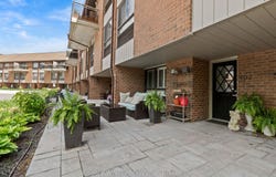 1000 Cedarglen Gate 402, Mississauga, ON L5C 3Z5