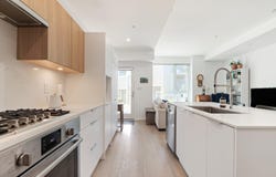 1720 Fairfield Rd 103, Victoria, BC V8S 1G3