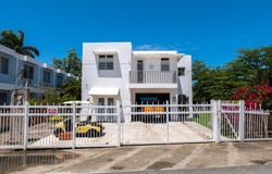 668 PROPIEDAD DE INVERSIÓN A PASOS DE MAR BELLA EN VEGA BAJA, Puerto Nuevo, Vega Baja, 00693
