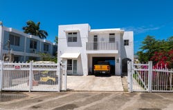 668 PROPIEDAD DE INVERSIÓN A PASOS DE MAR BELLA EN VEGA BAJA, Puerto Nuevo, Vega Baja, 00693