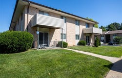 10117 Sakura Drive, St Louis, MO 63128