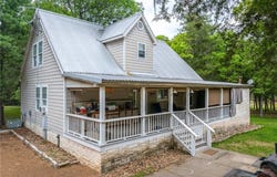 1055 Beech Crest, Columbus, TX 78950