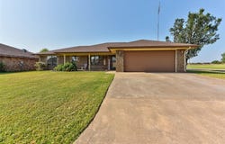 2000 Morgandee Lane, Weatherford, OK 73096