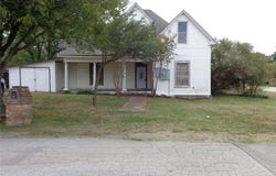211 W Purdom Avenue, Alvarado, TX 76009