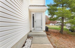 1327 SE Broadway Circle, Lee's Summit, MO 64081