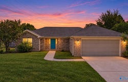 18 Bradford Circle, Decatur, AL 35603