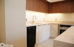 51 E Broadway #201, Fairfield, IA 52556